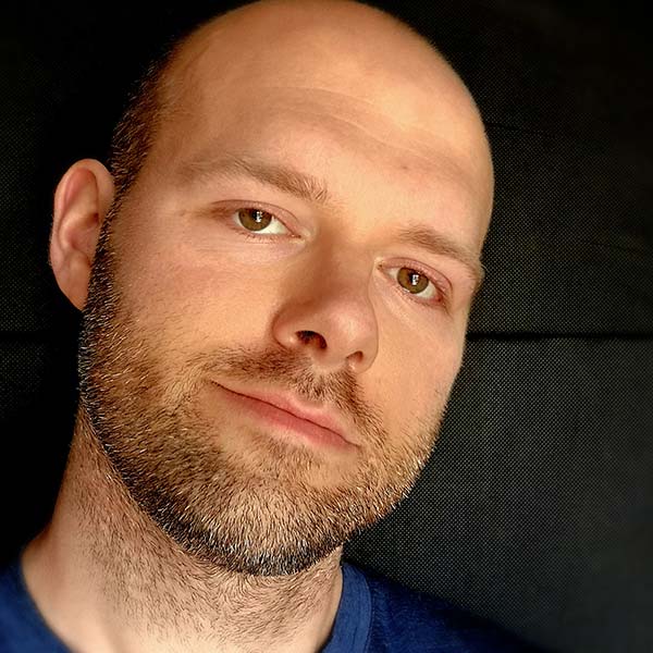 Headshot of Matt Abbott voiceover artist